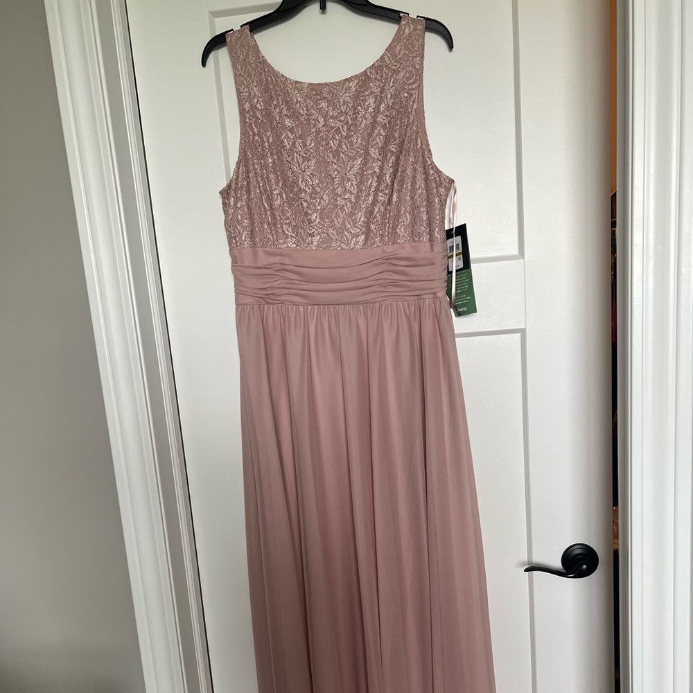 NWT Beautiful pink mother of bride or groom gown. Size 14 . - Picture 2 of 2